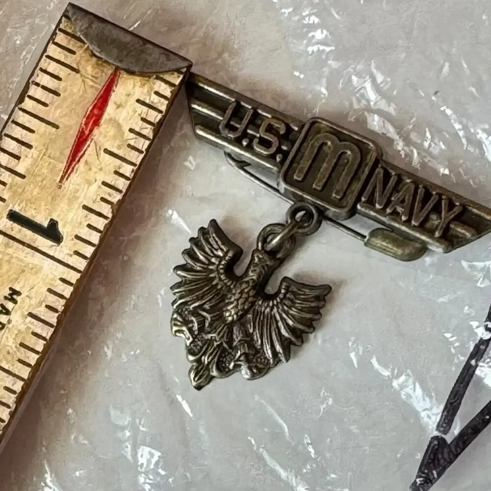 US M Navy Pin Badge WWII Merchant Navy Medal Eagle Symbol 1940s Bronze Color